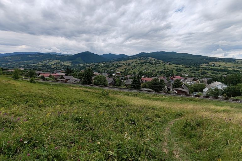78978iujh-1781365086 Panoramic view of the beautiful Carpathian Mountains, Zakarpattia Oblast, Ukraine. Idyllic natural scenery, ideal for showcasing the region's untouched beauty.