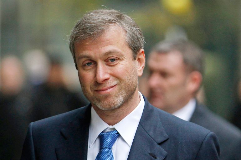 abramovich-copy Russian billionaire and owner of Chelsea football club Roman Abramovich arrives at a division of the High Court in central London November 7, 2011. Abramovich and Russian oligarch Boris Berezovsky are locked in a $6 billion legal battle in London's Commercial Court, with Berezovsky accusing his former protege of intimidating him in 2000 into selling shares in oil company Sibneft at a fraction of their value. REUTERS/Andrew Winning (BRITAIN - Tags: BUSINESS ENERGY)