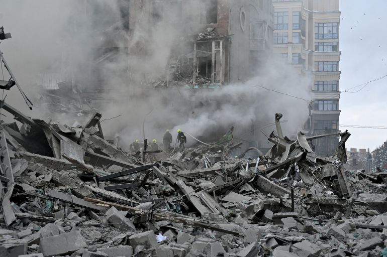afp_69580d42468f-1767378242 هجوم روسي على مبنى سكني في خاركيف في 2 يناير/كانون الثاني 2026، في خضم الغزو الروسي لأوكرانيا.