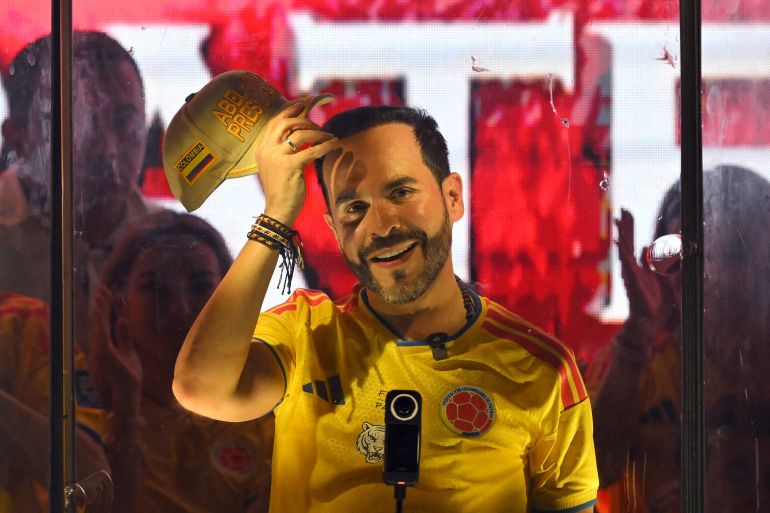 TOPSHOT - Colombia's presidential candidate Abelardo de la Espriella, of the Salvadores de la Patria movement, gestures as he speaks to supporters behind bulletproof glass after a quick count of votes in the presidential election at the Ventana al Mundo monument in Barranquilla, Colombia, on May 31, 2026.