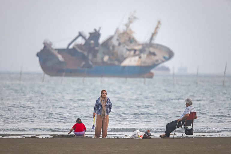 afp_6a26f26da4cb-1780937325 TOPSHOT - In this picture obtained from Iran's ISNA news agency on June 1, 2026, Iranians sit on Suru Beach in Bandar Abbas along the Strait of Hormuz.