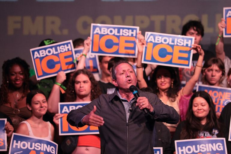 NEW YORK, NEW YORK - JUNE 22: Democratic Congressional candidate Brad Lander takes the stage during an election eve rally at Silo on June 22, 2026 in the East Williamsburg neighborhood of the Brooklyn borough in New York City. On the eve of Primary Election Day in New York, "Gen Z for Change" held a rally for all the progressive Democrats on the ballot: Brad Lander and Darializa Avila Chevalier, who are all challenging incumbents in the primary contest, and Claire Valdez, who is looking to defeat Brooklyn Borough President Antonio Reynoso in the race to succeed retiring Rep. Nydia Velazquez (D-NY). Michael M. Santiago/Getty Images/AFP (Photo by Michael M. Santiago / GETTY IMAGES NORTH AMERICA / Getty Images via AFP)