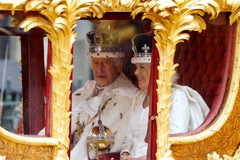 (FILES) Britain's King Charles III and Britain's Queen Camilla (R) travel in the Gold State Coach back to Buckingham Palace from Westminster Abbey in central London on May 6, 2023, after their coronations. Britain's King Charles III is expected to reveal his personal tax bill in a bid to improve transparency on June 25, 2026, as royal finances come under increasing public scrutiny in Britain. (Photo by Odd ANDERSEN / AFP) (الفرنسية)