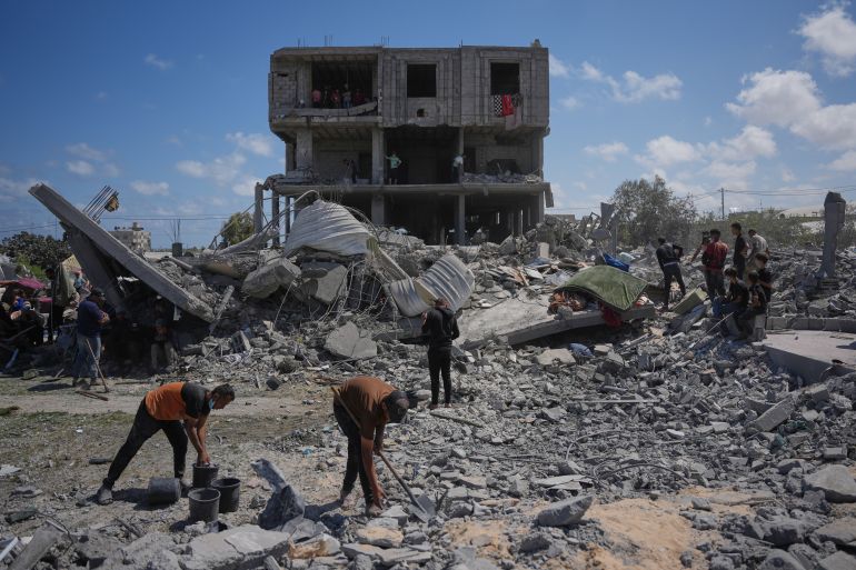 ap_6a26fd3ed728d-1780940094 Palestinians inspect the rubble of a building destroyed in an Israeli airstrike at Khan Younis, in the southern Gaza Strip, Sunday, June 7, 2026. (AP Photo/Abdel Kareem Hana)