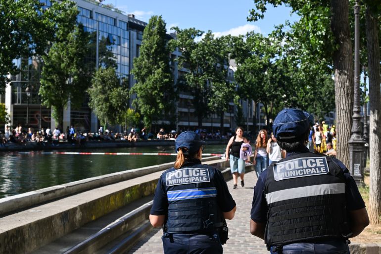 ap_6a377a819d572-1782020737 Parisians dive into the Canal Saint-Martin in Paris on June 17, 2026, the first day of opening for authorized bathing in the canal, while the capital is hit by hot weather. (AP Photo/Emma Da Silva)