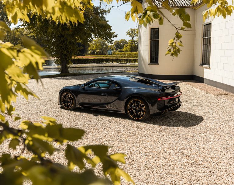 bugatti-chiron-2-1781792221 ملية تغيير الزيت الدورية في سيارة "شيرون" تتكلف ما يصل إلى 25000 دولار أمريكي (بوغاتي)