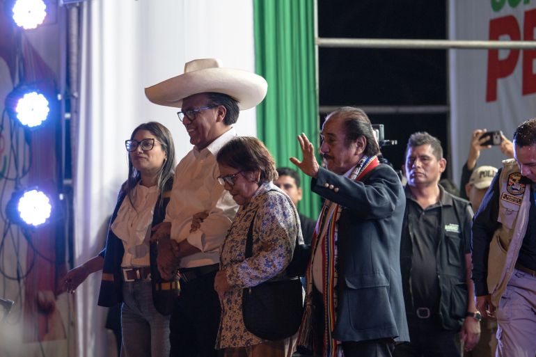 epa_6a250e74ac2b-1780813428 epa13017010 Peruvian presidential candidate Roberto Sánchez (2-L) reacts alongside his family members during a campaign event in Lima, Peru, 04 June 2026. Sanchez will face Peruvian presidential candidate Keiko Fujimori in the 07 June presidential runoff election. EPA/JOHN REYES