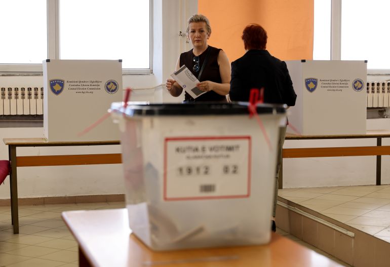 epa_6a26964bdffa-1780913739 epa13021510 A woman prepares to cast her ballot during the snap parliamentary elections in Pristina, Kosovo, 07 June 2026. The vote marks the country's third legislative election in 18 months following a persistent political deadlock over electing a new president. EPA/GEORGI LICOVSKI