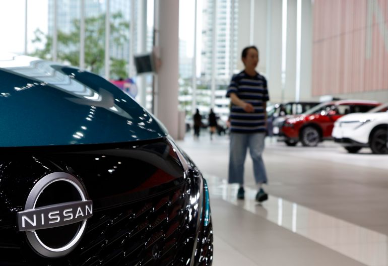 epa_6a27f4e7e14a-1781003496 epa12952814 A visitor walks past Nissan vehicles displayed at the carmaker’s showroom in Yokohama, Japan, 13 May 2026. Nissan announced financial results for the full year of fiscal year 2025. Global sales totaled 3.15 million units, as net income remained negative at 533.1 billion yen (2.9 billion euros). EPA/FRANCK ROBICHON