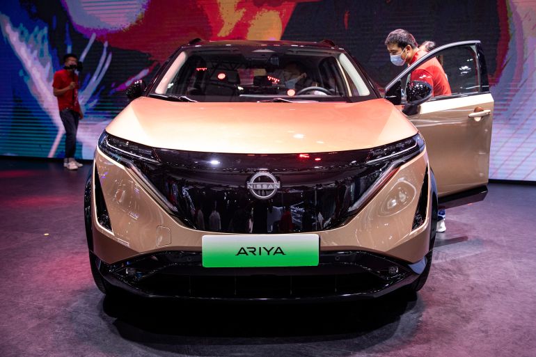 getty_6a27f5e09f-1781003744 WUHAN, CHINA - JULY 14: (CHINA OUT) Attendees wear protective masks as they look at the Nissan ARIYA during 2022 Central China International Auto Show on July 14, 2022 in Wuhan, Hubei province, China. More than 80 brands took part in the 2022 Central China International Auto Show which started on Thursday. According to local reports more than 30 domestic electric vehicle brands participated in the exhibition. (Photo by Getty Images)