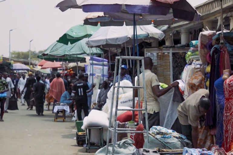 حالة السخط الشعبي تتنامى في نيجيريا تجاه الدولة إذ يرجع مواطنون تدهور أوضاعهم المعيشية إلى سوء الإدارة