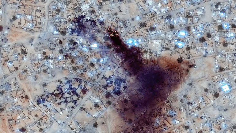 pic-5542-1764791703 الفاشر - دارفور This handout image courtesy of Maxar Technologies taken on April 16, 2025 and released on April 17, 2025, shows fire and smoke at Zamzam camp near the besieged Darfur city of El-Fasher. The United Nations says more than 400 people have been killed and around 400,000 people displaced since the RSF on April 11 began attacking Zamzam, where aid sources estimate up to a million people were sheltering. (Photo by Satellite image ©2025 Maxar Technologies / AFP) / RESTRICTED TO EDITORIAL USE - MANDATORY CREDIT "AFP PHOTO/ SATELLITE IMAGE ©2025 MAXAR TECHNOLOGIES" - NO MARKETING NO ADVERTISING CAMPAIGNS - DISTRIBUTED AS A SERVICE TO CLIENTS - THE WATERMARK MAY NOT BE REMOVED/CROPPED
