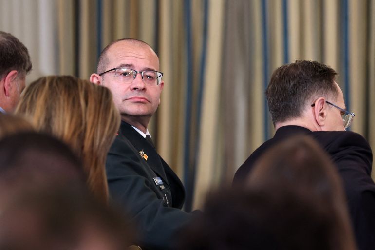 رومان غوفمان Israel's Military Secretary to the Prime Minister Roman Gofman waits before a joint press conference of U.S. President Donald Trump and Israeli Prime Minister Benjamin Netanyahu in the State Dining Room at the White House, in Washington, D.C., U.S., September 29, 2025. REUTERS/Jonathan Ernst