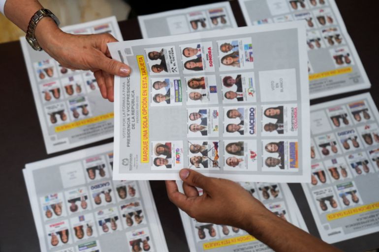 Electoral workers count votes at a polling station during the first round of the presidential election, in Bogota, Colombia May 31, 2026. REUTERS/Enea Lebrun