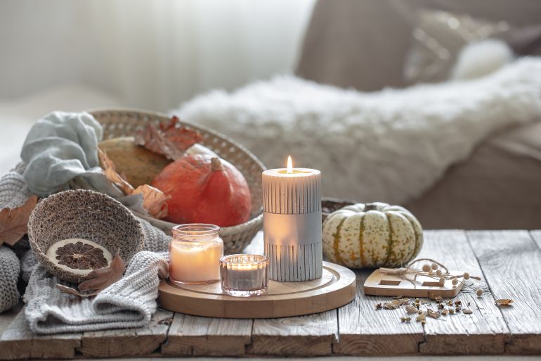 pix-1780326978 Details of home autumn decor in rustic style in the interior of the room, close-up.