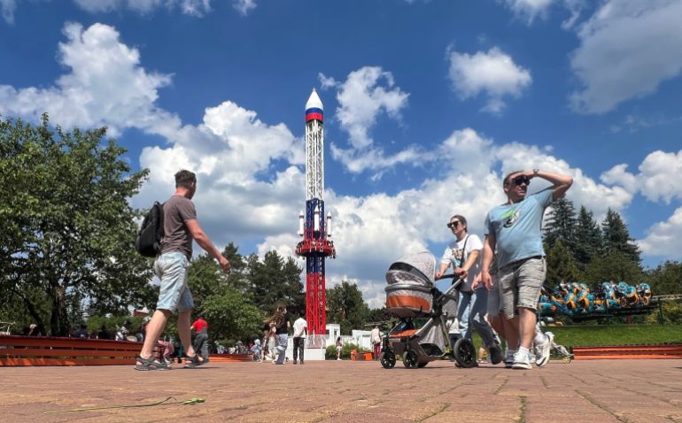 reuters_6a26b815-1780922389 People walk past the "Oreshnik" ride, named after a nuclear-capable hypersonic missile, at an amusement park in Saint Petersburg, Russia June 5, 2026. REUTERS/Stringer