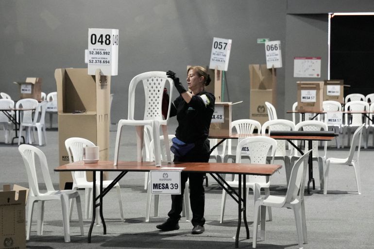 reuters_6a373694-1782003348 A worker cleans chairs at a polling station ahead of a presidential runoff between right-wing presidential candidate Abelardo De La Espriella and Colombian senator and leftist presidential candidate Ivan Cepeda, in Bogota, Colombia, June 19, 2026. REUTERS/Nathalia Angarita