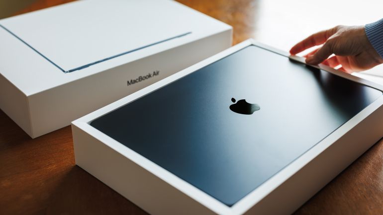shutterstock_2618170723-1780998818 Zlin, Czech Republic - April 12, 2025: Apple laptop computer. Unboxing new MacBook Air 15 inch with M4 chip in midnight color