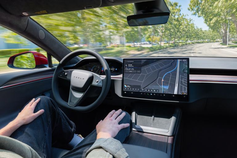 باحثون أمنيون اكتشفوا ثغرات في سيارة تسلا (Model S) عام 2016 (تسلا)