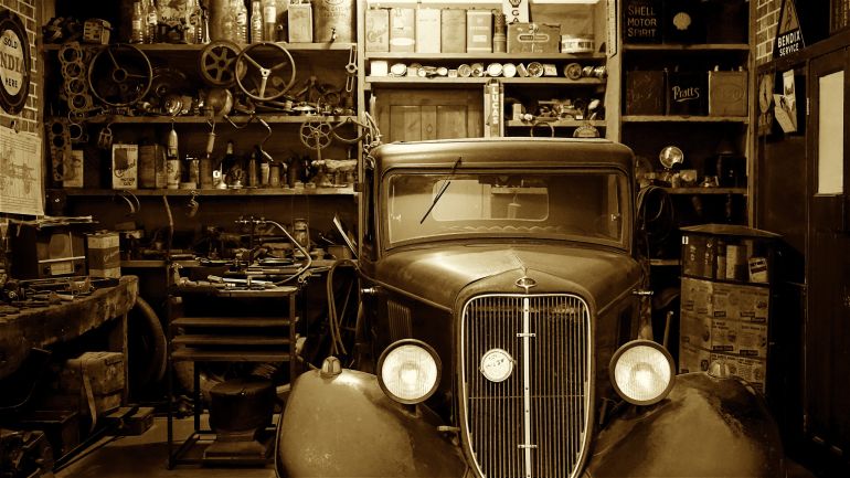 syaraat-1780669840 The most famous cars in movie and television