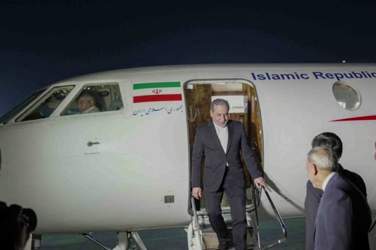 وزير الخارجية الإيراني عباس عراقجي إلى إسلام آباد.