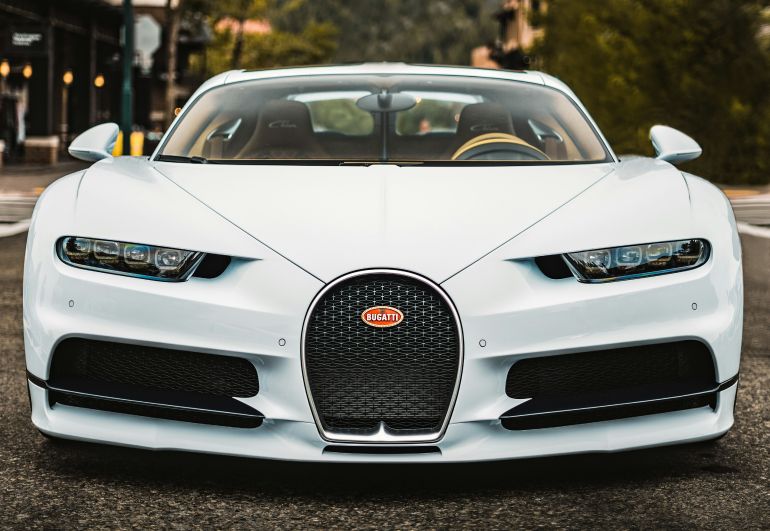 بوغاتي Chiron.. عندما يلتقي الكربون مع الفخامة