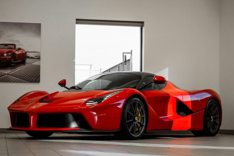 فيراري LaFerrari.. هندسة الكربون في أبهى صورها