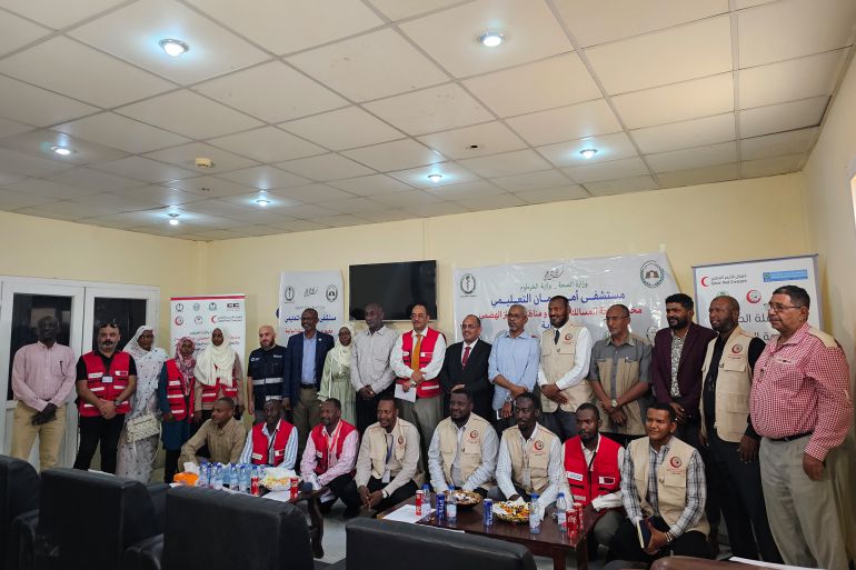 14-1783492513 صورة تجمع ممثلي القافلة وجمعية الهلال الأحمرالقطري