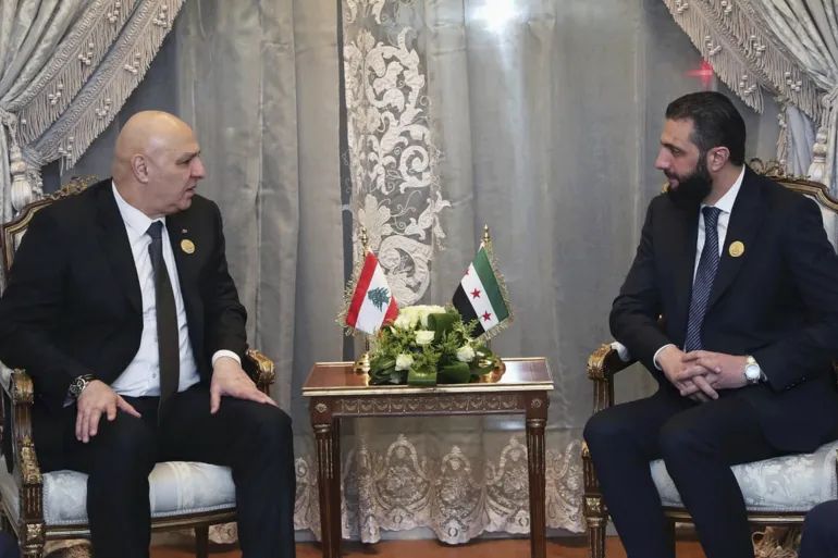 1741125957-1785063795 الرئيس السوري أحمد الشرع والرئيس اللبناني جوزيف عون خلال لقائهما في دمشق