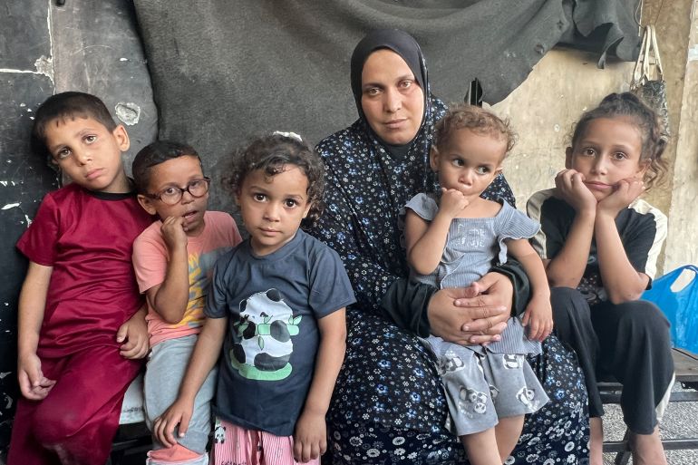 شادية النمر فقدت زوجها و3 من أبنائها في الحرب، وتواصل اليوم إعالة 5 أطفال آخرين، لتجسد مأساة الأرامل اللواتي جمعن بين ألم فقد الشريك وثكل الأبناء