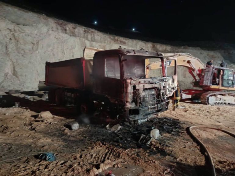 33-1785058797 فلسطين- مستوطنون يحرقون معدات وآليات ثقيلة في كسارة عين سامية قرب قرية المغير شمال شرق رام الله. - هيئة مقاومة الجدار الفلسطينية