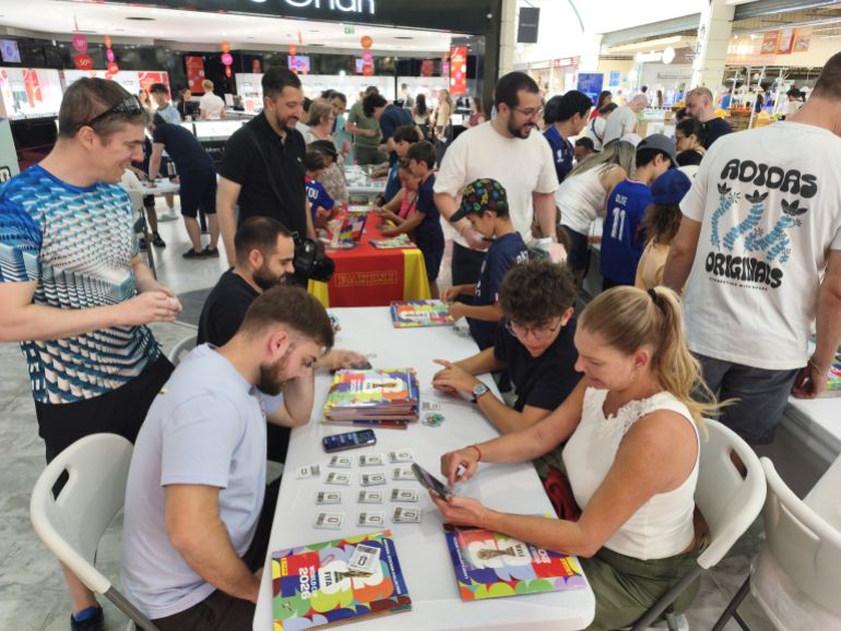 3stikers-1783509034 MONTESSON, FRANCE - JULY 4: Collectors and football fans take part in a FIFA World Cup 2026 Panini sticker swap event at a shopping mall in Montesson, in the Paris region, on July 4, 2026. Participants exchange stickers from the tournament's official Panini sticker album to complete their collections during the FIFA World Cup 2026. (Photo by Umit Donmez/Anadolu via Getty Images)