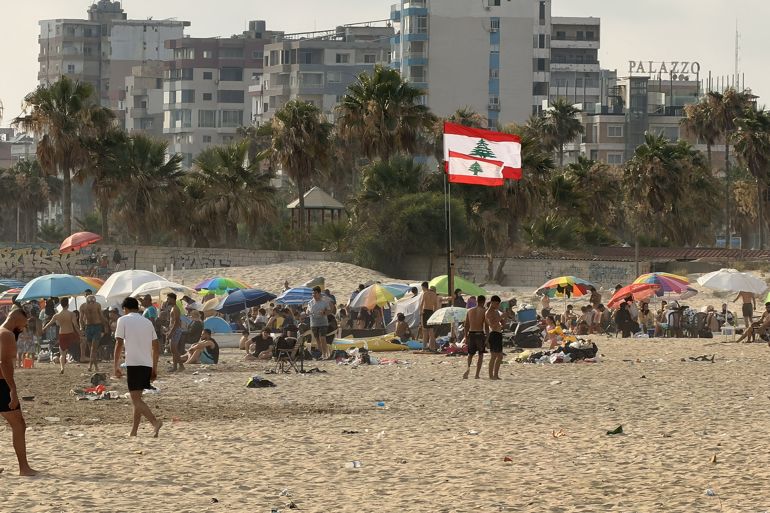 عودة الحياة إلى شاطئ صور بعد الحرب