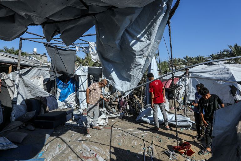 Israeli strikes target displaced Palestinians' tents in Khan Yunis - - KHAN YUNIS, GAZA, PALESTINE - JULY 13: Israeli forces target tents sheltering displaced Palestinians amid continued attacks despite the ceasefire in Khan Yunis, Gaza, Palestine, on July 13, 2026. (وكالة الأناضول)