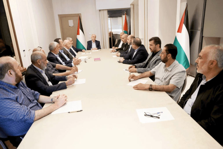 65465-1784556285 صورة من إحدى جلسات العملية الانتخابية الداخلية لحركة حماس