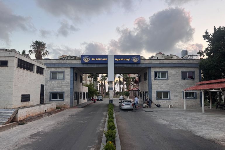 696ghcabf-1783160889 الشاطئ الأزرق في اللاذقية أحد أبرز شواطئ المدينة وأكثرها شعبية