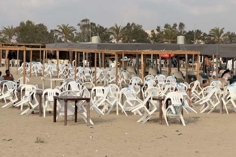 50 خيمة تعود إلى شاطئ صور مع انطلاق الموسم الصيفي