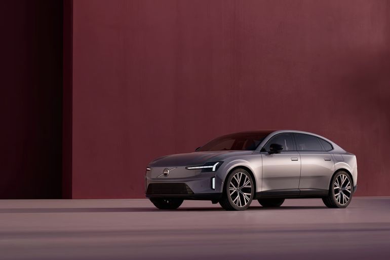 8756gh-1783694943 فولفو ES90.. سيدان سويدية فاخرة تكسر حاجز المدى الكهربائي @volvocars.com