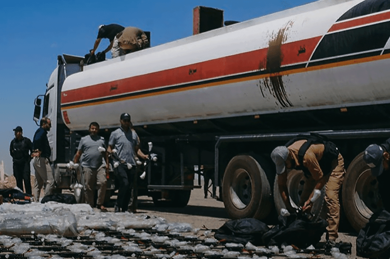 9999-1784220743 المصدر: حساب سوريا الآن على إكس https://x.com/AJSyriaNowN/status/2077704256728035624?s=20 الهيئة العامة للمنافذ والجمارك: ضبط شحنة كبيرة من الأسلحة والصواريخ والطائرات المسيّرة في منفذ التنف الحدودي مع العراق الشحنة كانت مخبأة بإحكام داخل أحد صهاريج نقل النفط المتجهة إلى مدينة بانياس