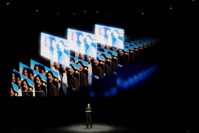 a1-1783770441 Rachel Roberts, product manager, speaks during the Samsung Galaxy Unpacked 2025 winter event in San Jose, California, U.S., January 22, 2025. REUTERS/Laure Andrillon