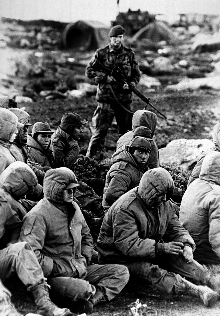 ap_6a4eac307fbdd-1783540784 Captured Argentinian soldiers are guarded by a British Royal Marine as they await transit out of the area at Goose Green, Falkland Islands, June 2, 1982. The 10-week Falklands War killed 712 Argentines, 255 Britons and three islanders. (AP Photo/Martin Cleaver)