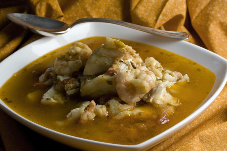 ap_6a53bd2b72e30-1783872811 This photo taken July 27, 2009 shows a No-fuss Bouillabaisse from Bruce Weinstein and Mark Scarbrough's "Cooking Know-How" which uses a simple approach to making the popular seafood stew. (AP Photo/Larry Crowe)