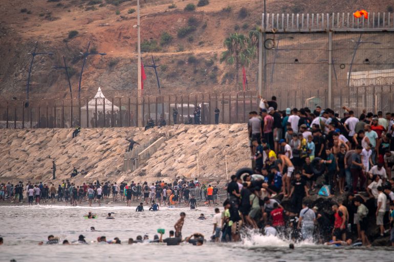 ap_6a6cc5e77485d-1785513447 Migrants return to Morocco from the Spanish enclave of Ceuta, Friday, July 31, 2026. (AP Photo/Antonio Sempere)