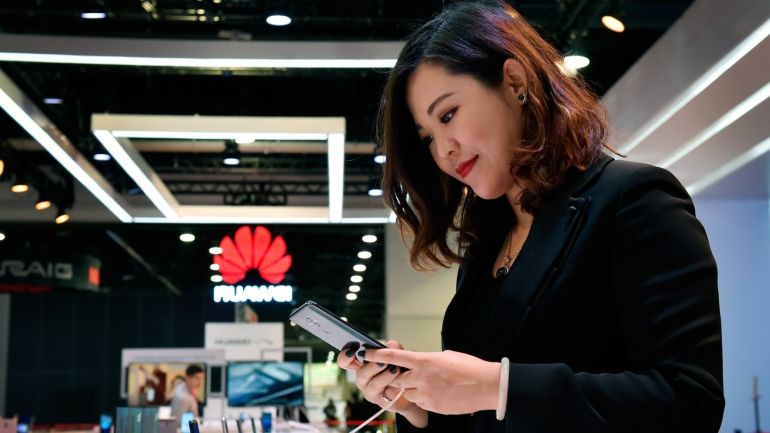 c1e6fd04-42b1-4214-a0d9-308e01c345c7 LAS VEGAS, NV - JANUARY 10: A Huawei representative prepares the Huawei Mate 10 Pro smartphone for display at the Huawei booth during CES 2018 at the Las Vegas Convention Center on January 10, 2018 in Las Vegas, Nevada. CES, the world's largest annual consumer technology trade show, runs through January 12 and features about 3,900 exhibitors showing off their latest products and services to more than 170,000 attendees. David Becker/Getty Images/AFP== FOR NEWSPAPERS, INTERNET, TELCOS & TELEVISION USE ONLY ==