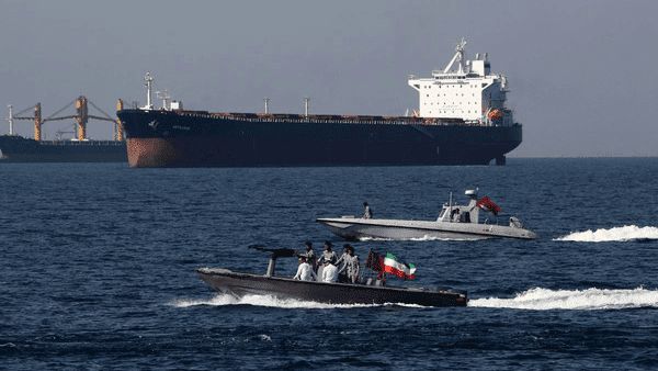 ed082b885a-1783509964 الحرس الثوري يواصل تحذير السفن التي تنوي المرور عبر الممر العماني (وكالة فارس الإيرانية)