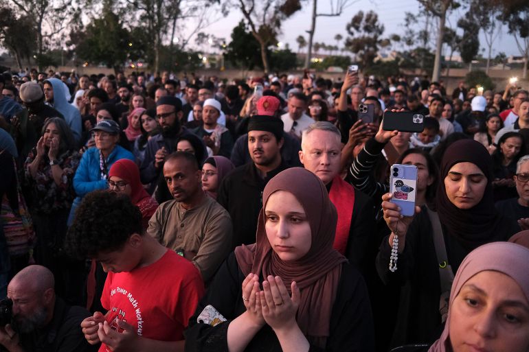 وقفة حداد على أرواح ضحايا حادث إطلاق النار في المركز الإسلامي في سان دييغو ( الأوروبية)
