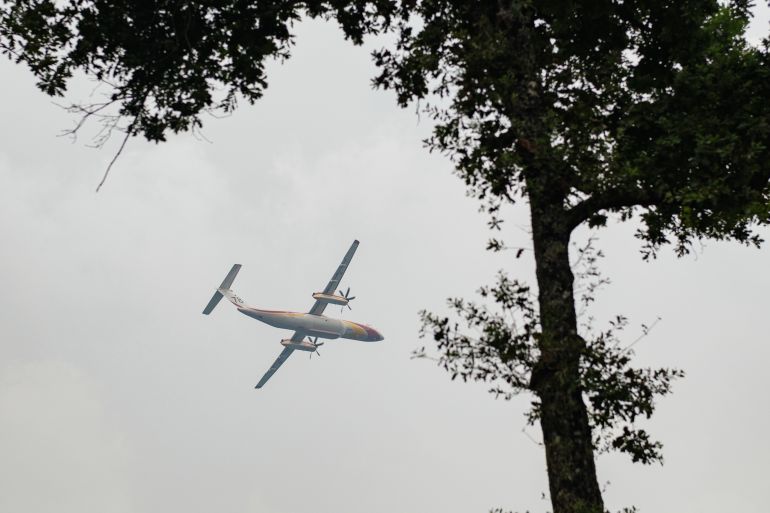 epa_6a64bbf4dbf7-1784986612 epa13131826 A bombardier flies over the a support line on the road between Lacanau and Saint-Helene villages in the Bordeaux region, southwestern France, 25 July 2026. French Interior Minister Laurent Nunez confirmed that around 40,000 people are being evacuated from the Cap Ferret peninsula due to the wildfires following a total evacuation order issued by authorities for the southwestern region. EPA/Astrid Lagougne