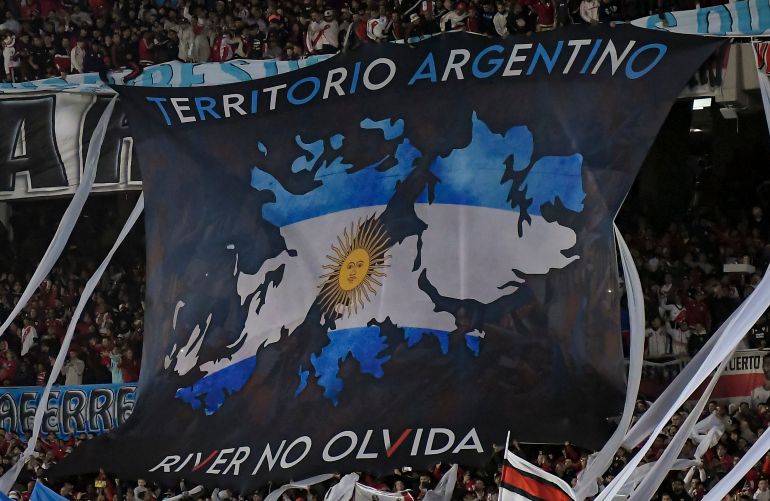 getty_6a5326095a-1783834121 BUENOS AIRES, ARGENTINA - MARCH 31: Fans of River Plate display a flag to remember the 'Malvinas War' (Falklands War) before a match between River Plate and Union as part of Liga Profesional 2023 at Estadio Más Monumental Antonio Vespucio Liberti on March 31, 2023 in Buenos Aires, Argentina. On April 2, Argentina observes the Day of the Veterans and Fallen of the Malvinas War. (Photo by Marcelo Endelli/Getty Images)