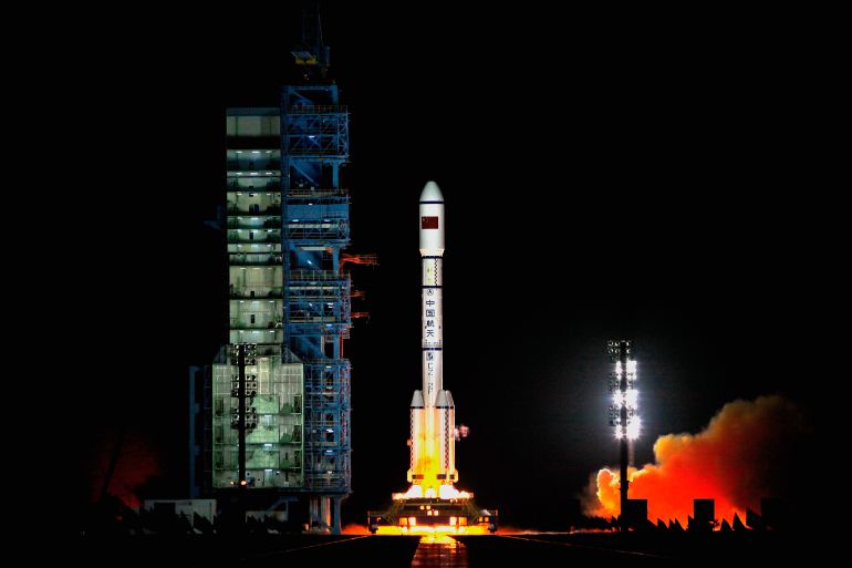 getty_6a631bdb1a-1784880091 JIUQUAN, CHINA - SEPTEMBER 29: A Long March 2F rocket carrying the country's first space laboratory module Tiangong-1 lifts off from the Jiuquan Satellite Launch Center on September 29, 2011 in Jiuquan, Gansu province of China. The unmanned Tiangong-1 will stay in orbit for two years and dock with China's Shenzhou-8, -9 and -10 spacecraft with the eventual goal of establishing a manned Chinese space station around 2020. (Photo by Lintao Zhang/Getty Images)
