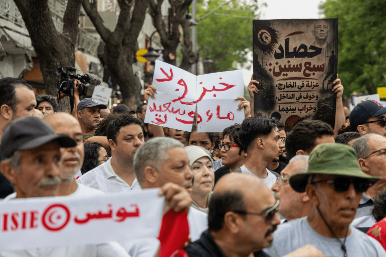 pic-177441-1785009502 المتظاهرون يتمسكون برحيل سعيد باي تكلفة ( خاص الجزيرة)